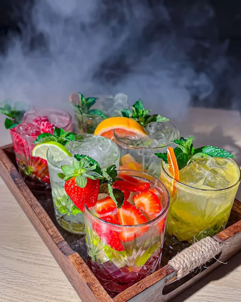 Osvěžující míchané drinky s ovocem v Shisha Relax Baru – čajovna Frýdek-Místek.
