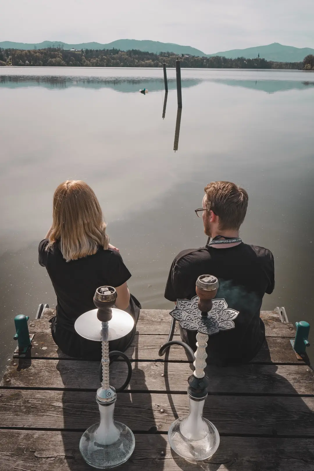 Dvojice u vodní dýmky – Shisha Relax Bar Frýdek-Místek.